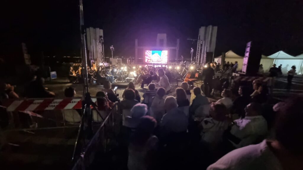 spettacolo la vedova allegra arena dello stretto 29 agosto 2025