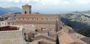 01_Foto_Castello Montalbano Elicona_fonte wikimedia commons