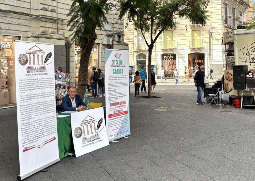 4 Raccolta firme proposta legge. Piazza Stesicoro Ct. Calogero Coniglio