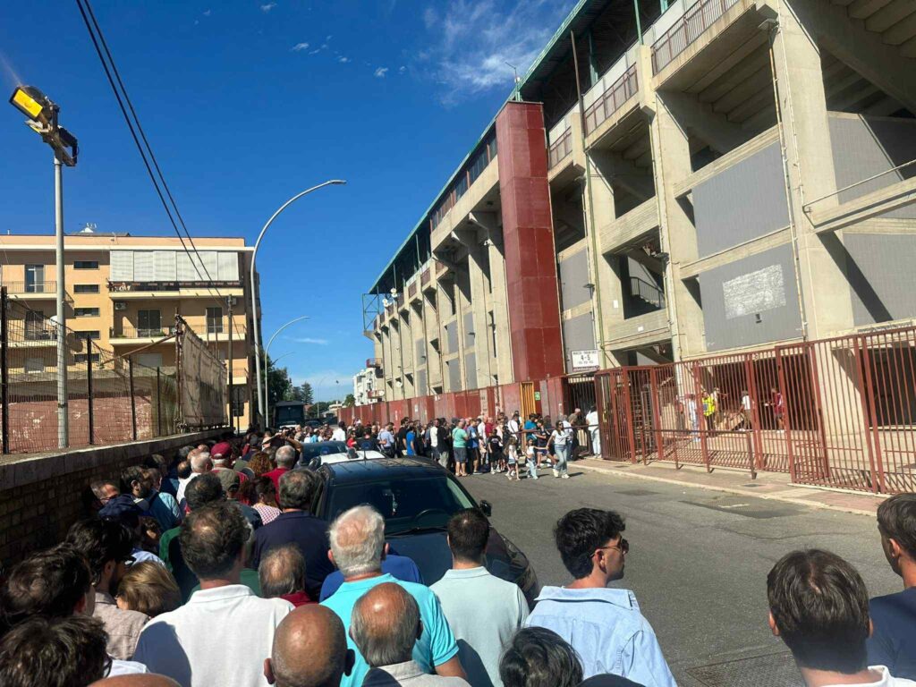 Code tifosi fuori dal Granillo Reggina-Nissa