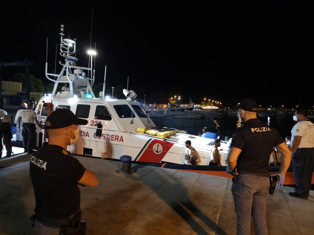 Fermati 4 scafisti degli sbarchi avvenuti a Roccella Ionica a fine agosto