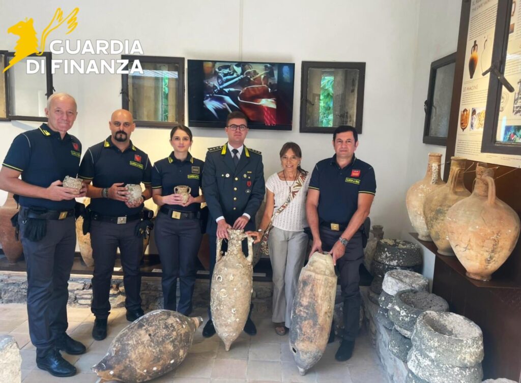 Guardia di Finanzia anfore taormina (1)