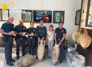 Guardia di Finanzia anfore taormina (1)