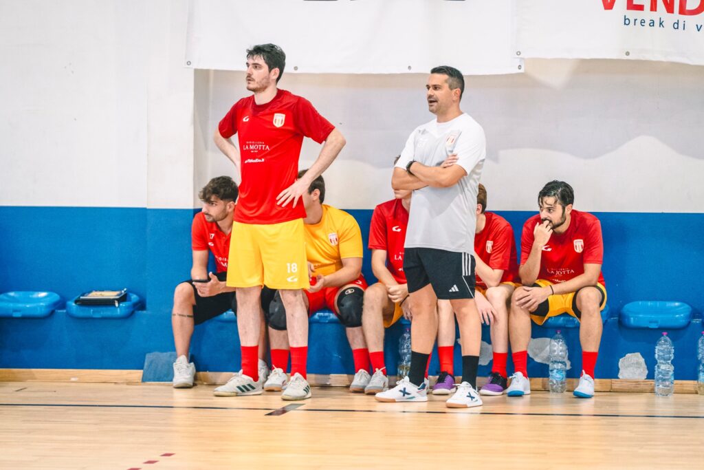 Il tecnico Giuseppe Fiorenza in panchina (MESSINA FUTSAL)