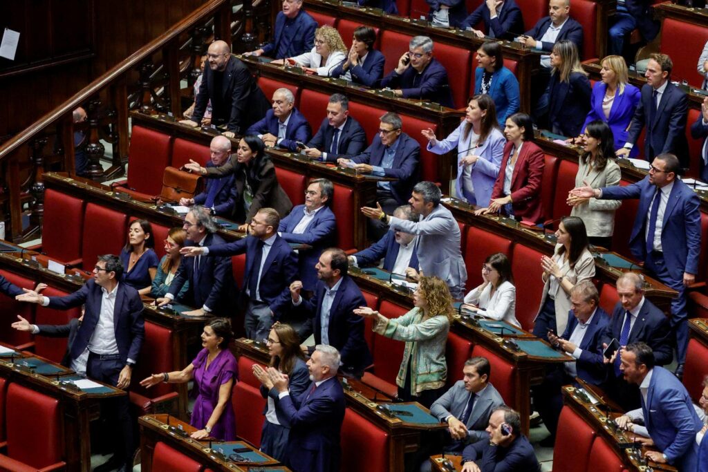 Ok camera a separazione carriere riforma della giustizia, bagarre in aula e proteste