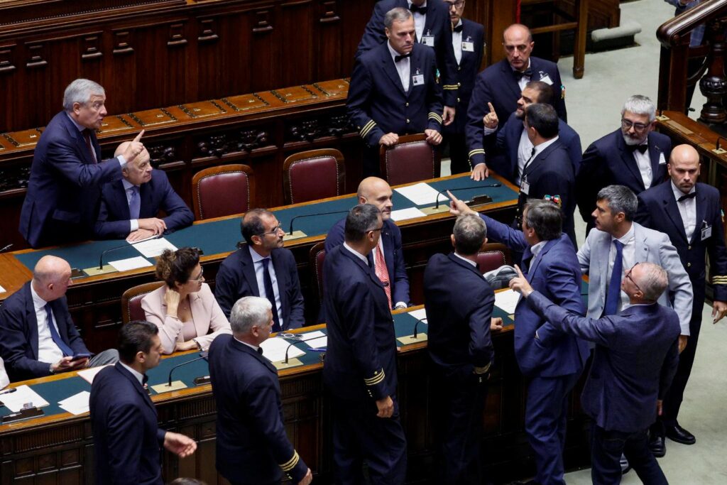 Ok camera a separazione carriere riforma della giustizia, bagarre in aula e proteste