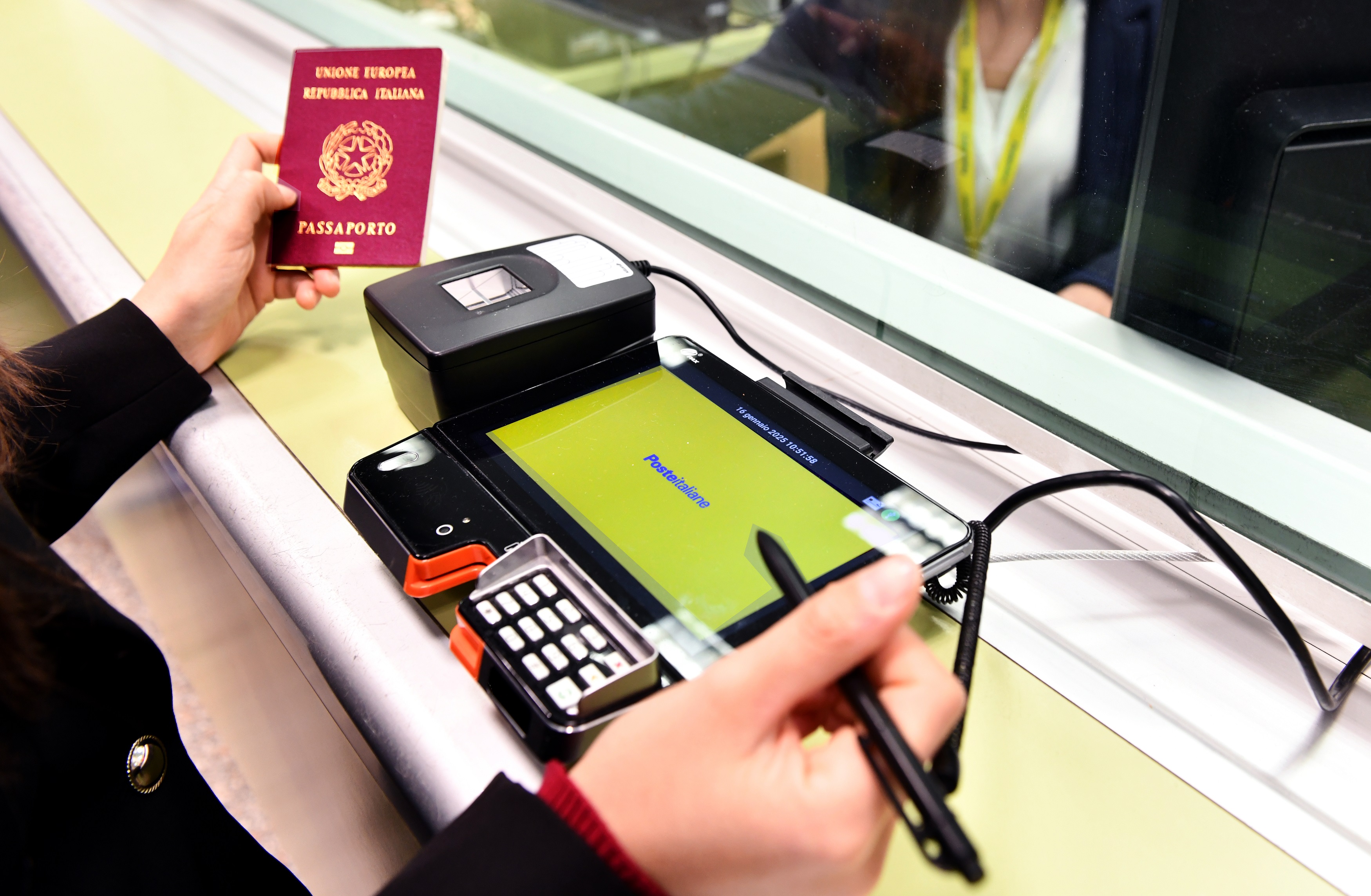Passaporti negli uffici postali