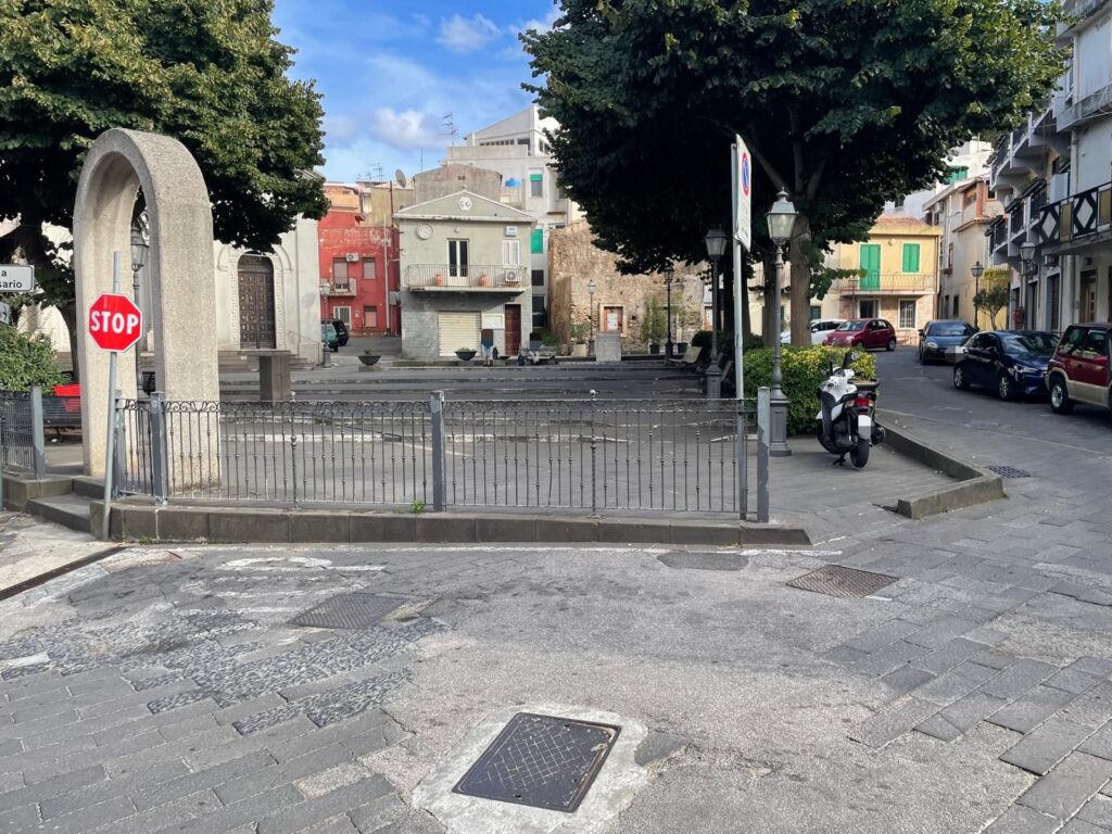 Piazza SS. Rosario Castanea 2