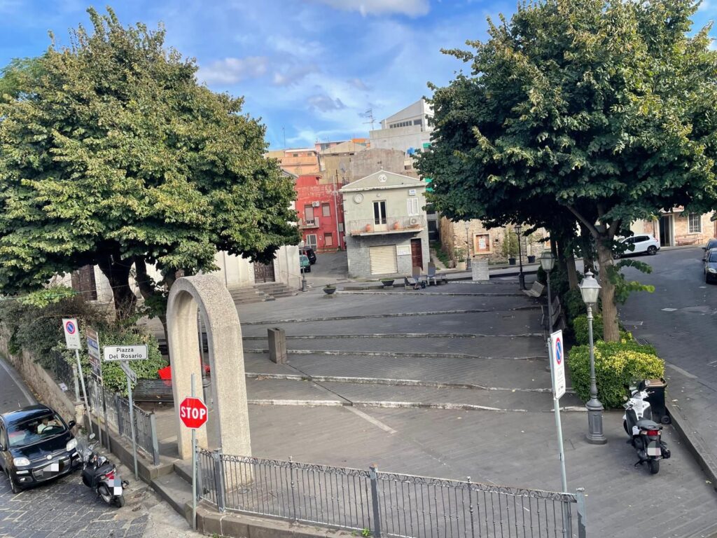 Piazza SS. Rosario Castanea 5