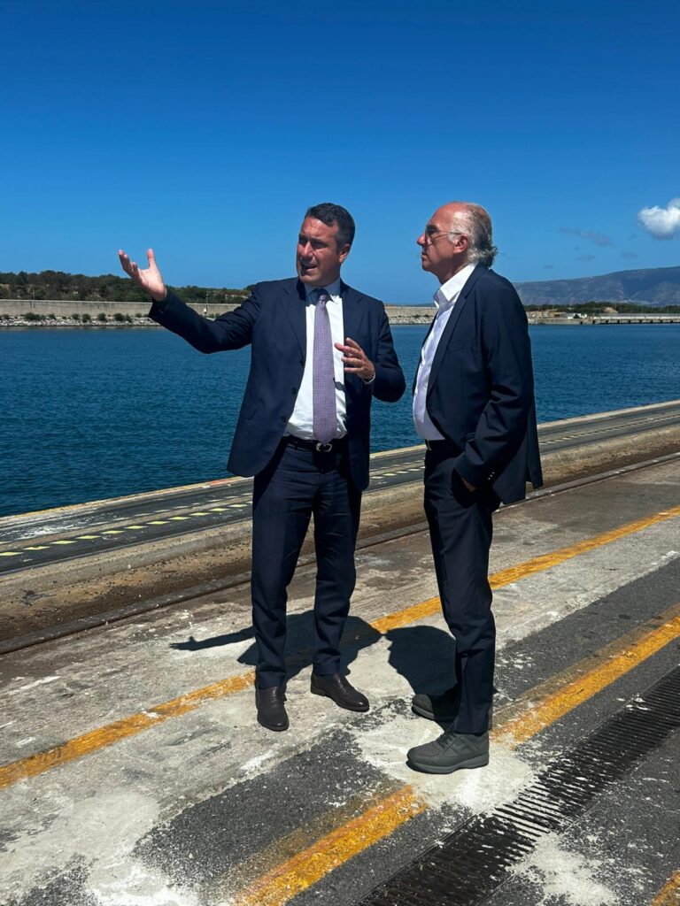 Porto di Gioia Tauro il Commissario straordinario Paolo Piacenza riceve il Direttore Generale dell'Arpacal Michelangelo Iannone