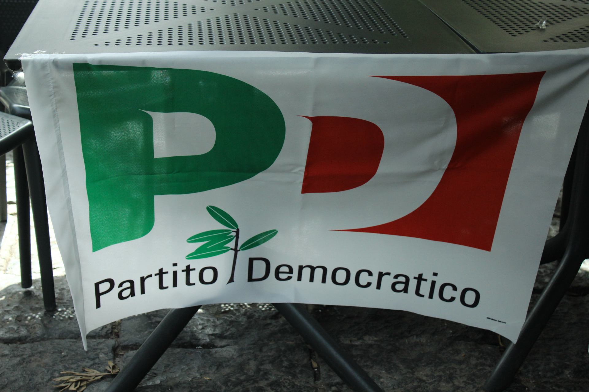 Presentazione candidati Pd – Elezioni regionali Reggio Calabria bandiera partito democratico pd