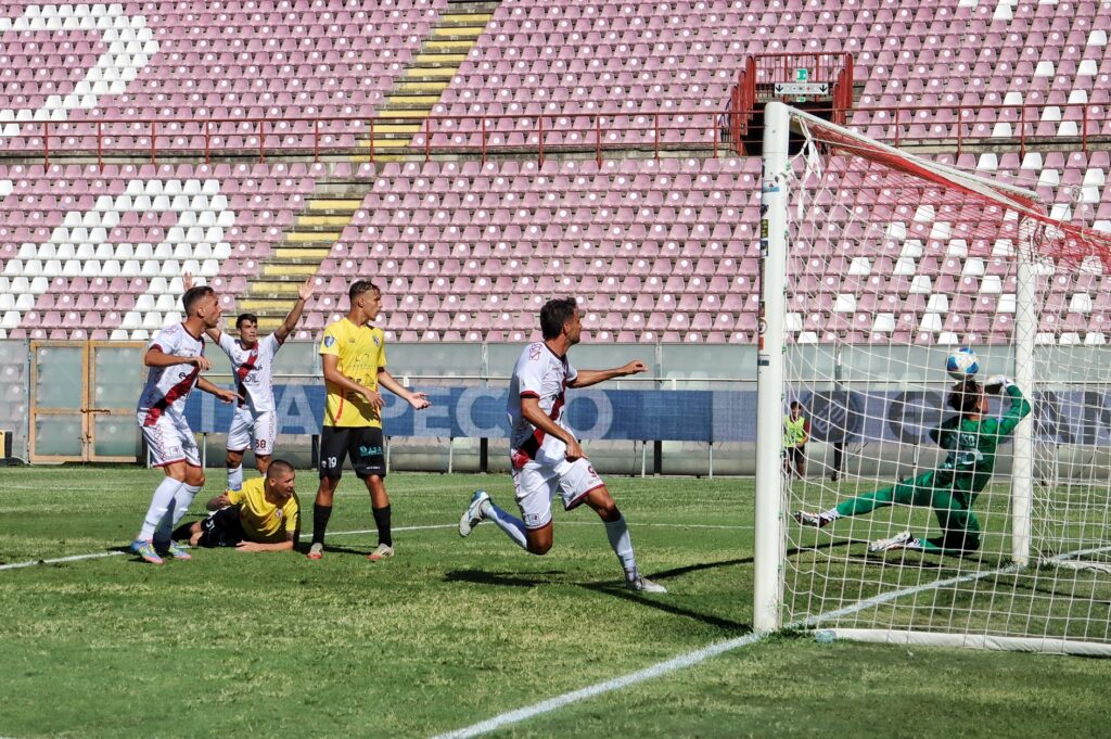 Reggina-Nissa gol fantasma Ferraro portiere salva sulla linea
