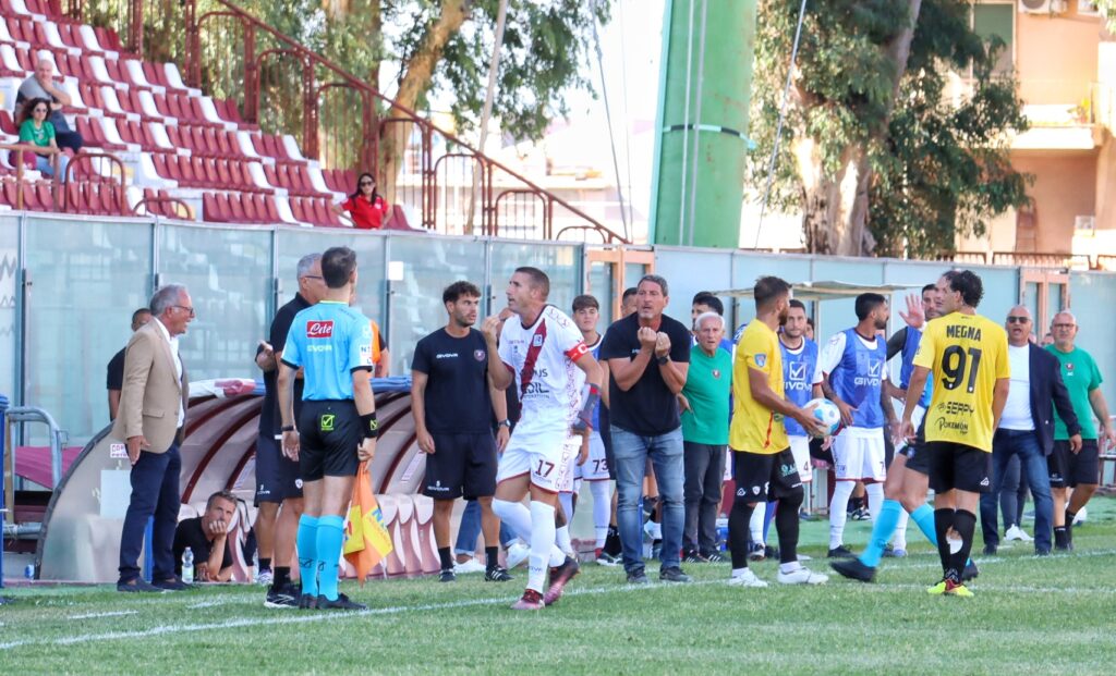 Reggina-Nissa proteste panchina, Barillà e Trocini