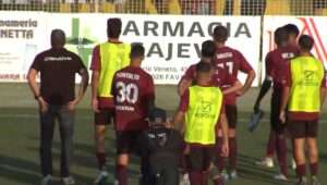 Reggina sotto il settore dei tifosi in casa del Castrumfavara