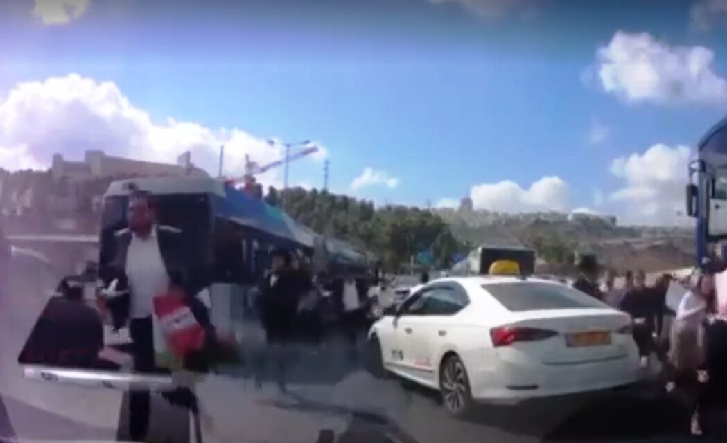 attacco terroristico hamas a gerusalemme, gente scappa