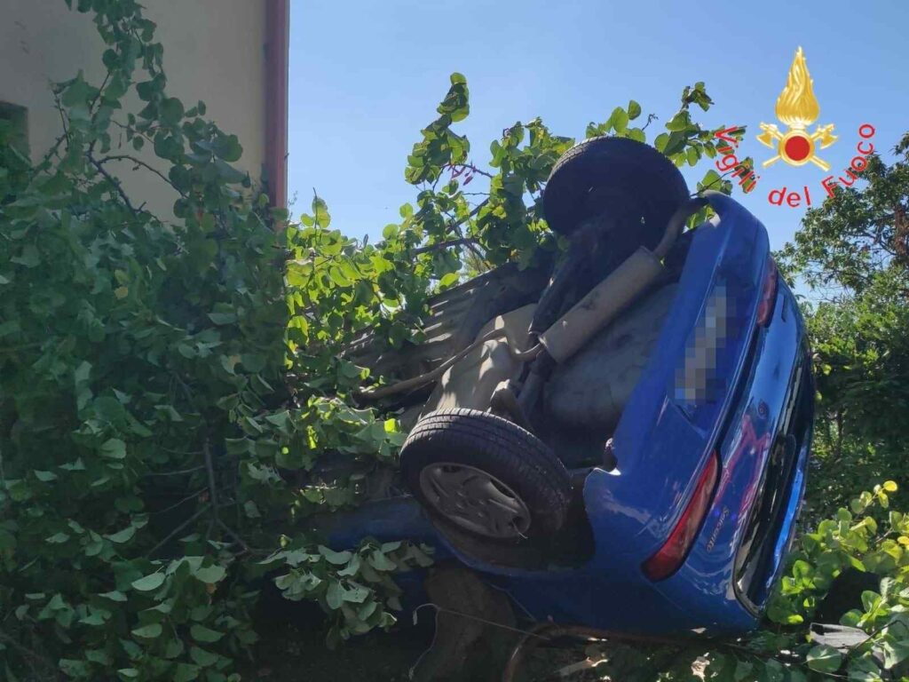 auto ribaltata catanzaro