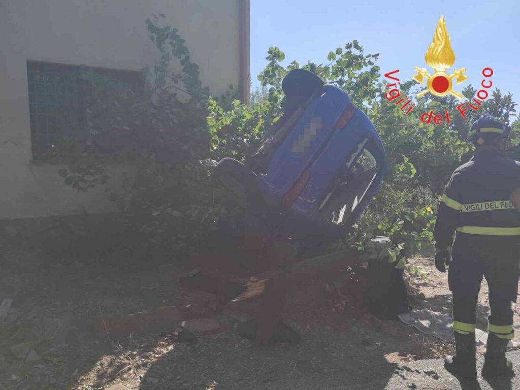 auto ribaltata catanzaro