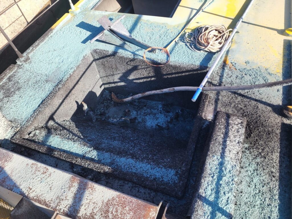 battello pulisci mare