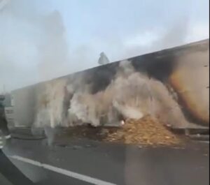 camion in fiamme
