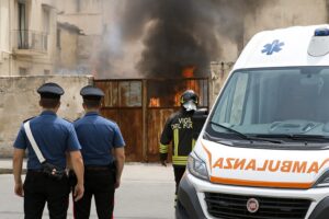 incendio carabinieri ambulanza vigili del fuoco
