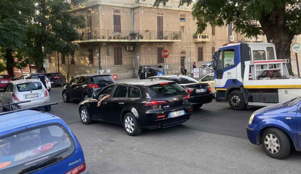incidente auto ribaltata