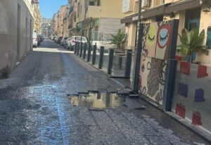 perdita idrica e mattonelle saltate in via filippini