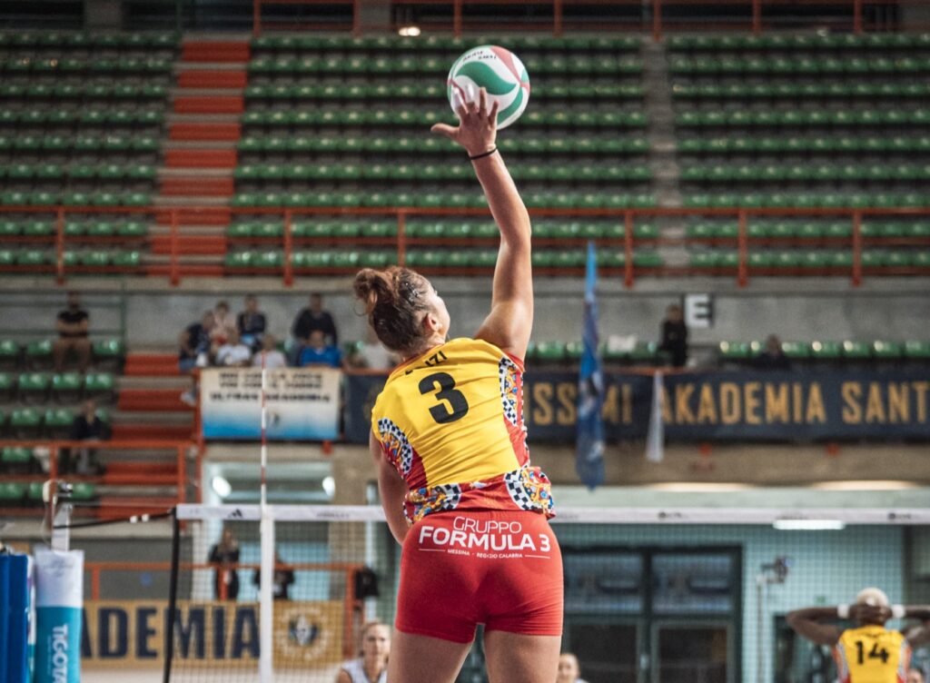 Aneta Zojzi al servizio