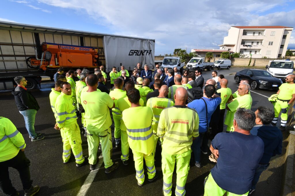 CASTORE nuovo macchinario tappabuche_