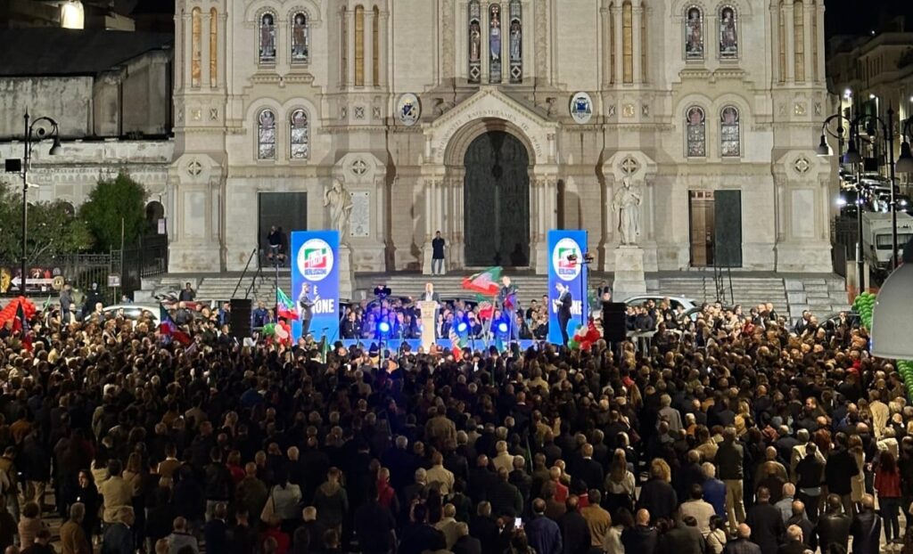 Comizio Forza Italia Piazza Duomo Reggio Calabria