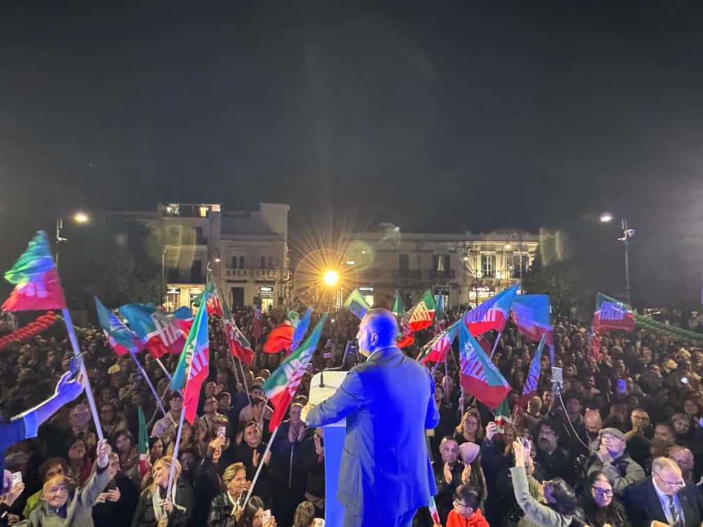 Comizio Forza Italia Piazza Duomo Reggio Calabria