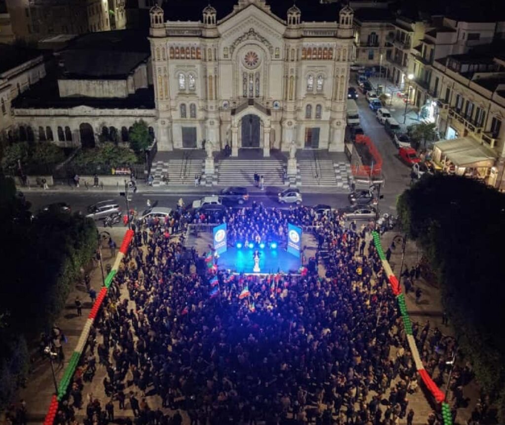 Comizio Piazza Duomo Reggio Calabria Forza Italia