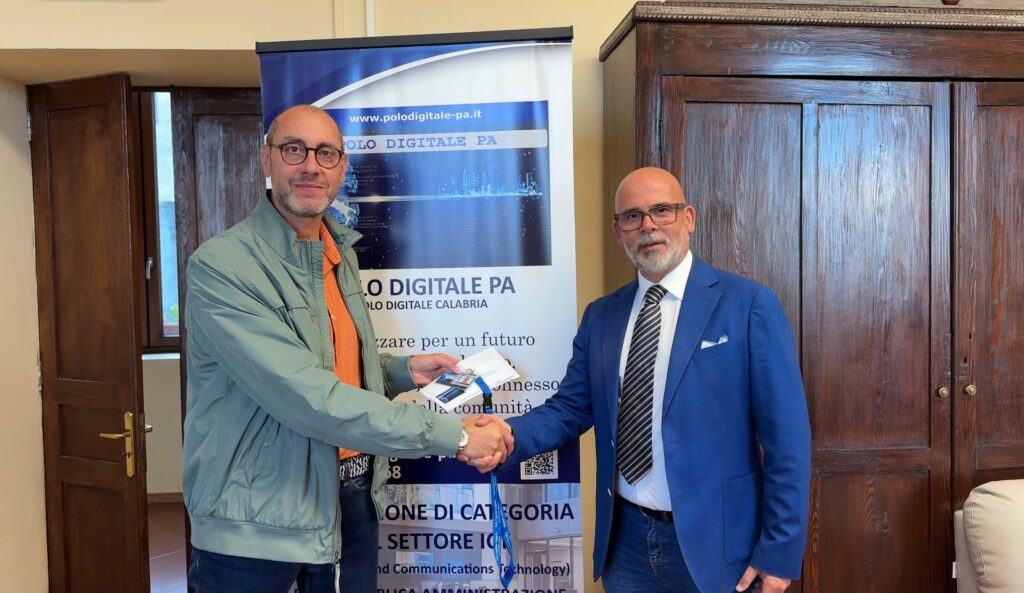 Consegna del Tesserino all'RTD Da sinistra Albenso Caparelli- Francesco Cannataro