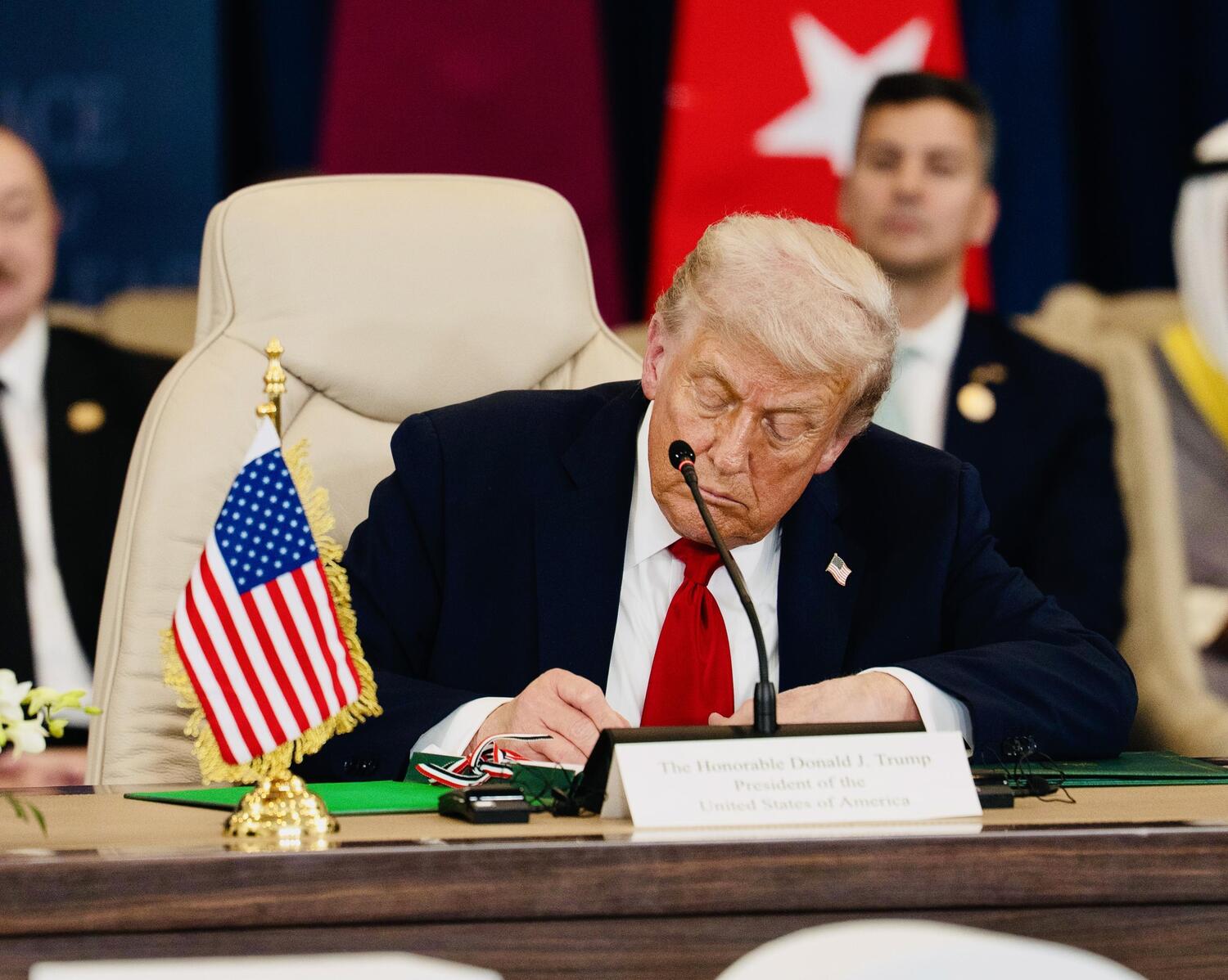 Trump, ‘vorrei avere Al Sisi nel consiglio pace per Gaza’