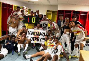 Festa giocatori ACR Messina negli spogliatoi