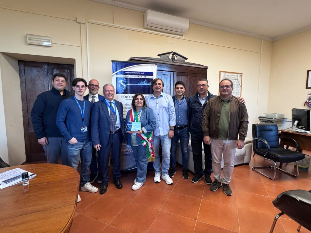 Foto finate con l'amministrazione Mongrasssano