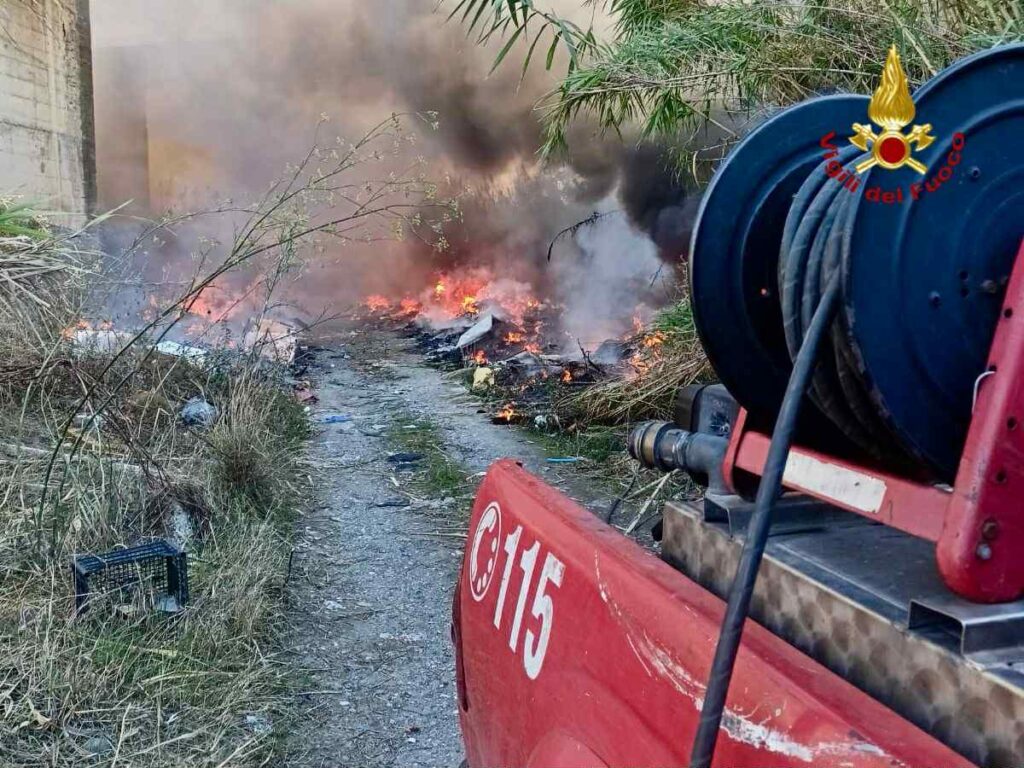 Incendio rifiuti Barcellona Pozzo di Gotto