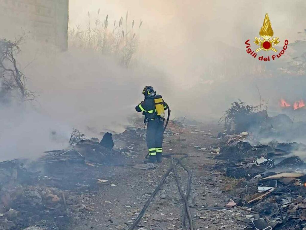 Incendio rifiuti Barcellona Pozzo di Gotto