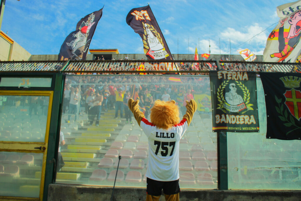 Messina Reggina mascotte curva tifosi