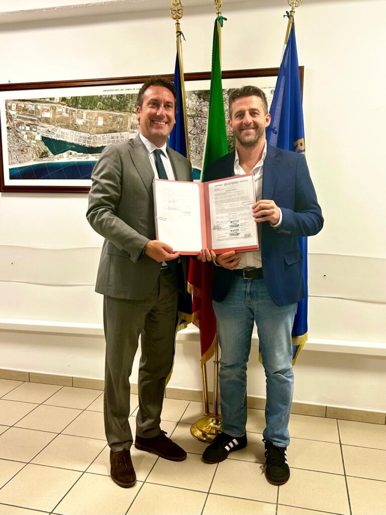 Porto di Corigliano Rossano, firmato l'atto di concessione del mercato ittico (1)