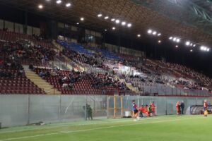 Reggina-Nocerina tribuna semivuota tifosi granillo