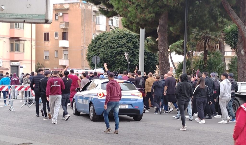Reggina-Vigor Lamezia contestazione ultrà fuori dal Granillo