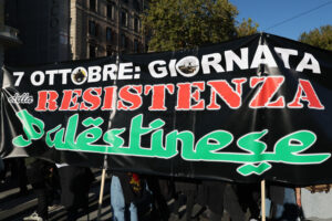Striscione 7 ottobre corteo Roma