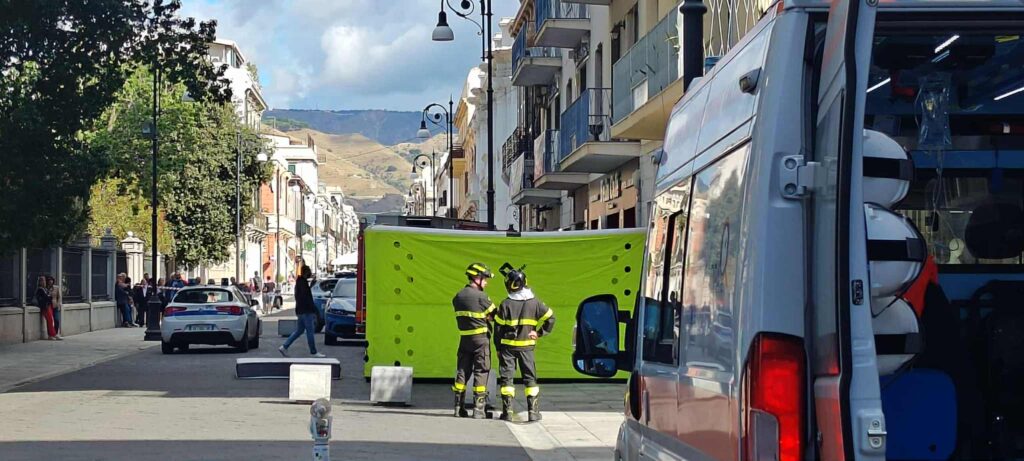 Tentato suicidio corso garibaldi reggio calabria