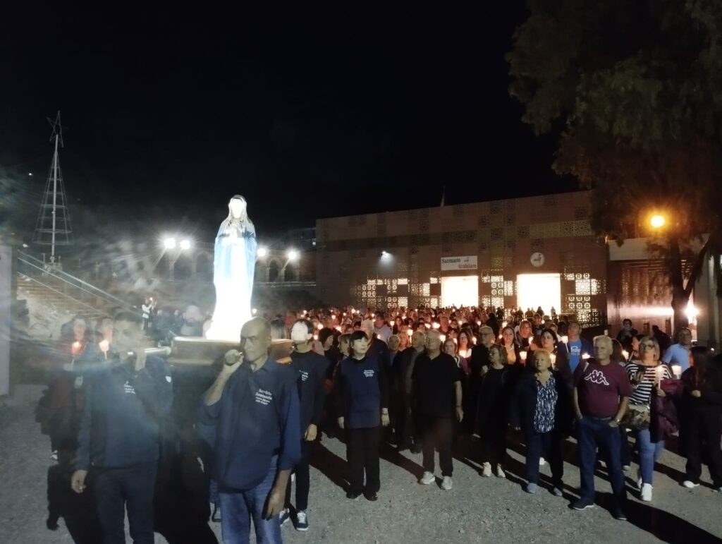Uscita processione dal santuario Vergine Immacolata Nostra Signora dello Scoglio
