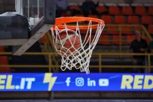 Canestro PalaCalafiore palla Basket