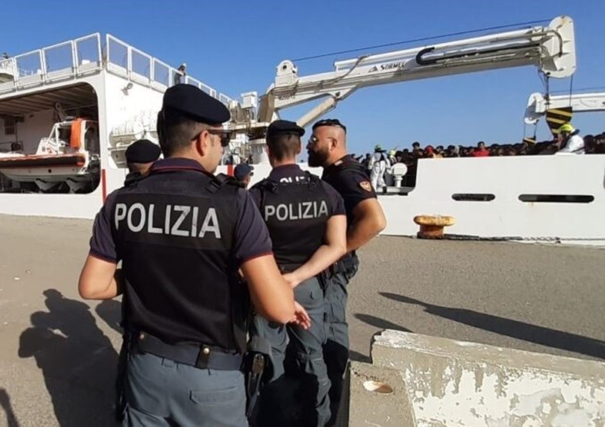 arresto migrante polizia