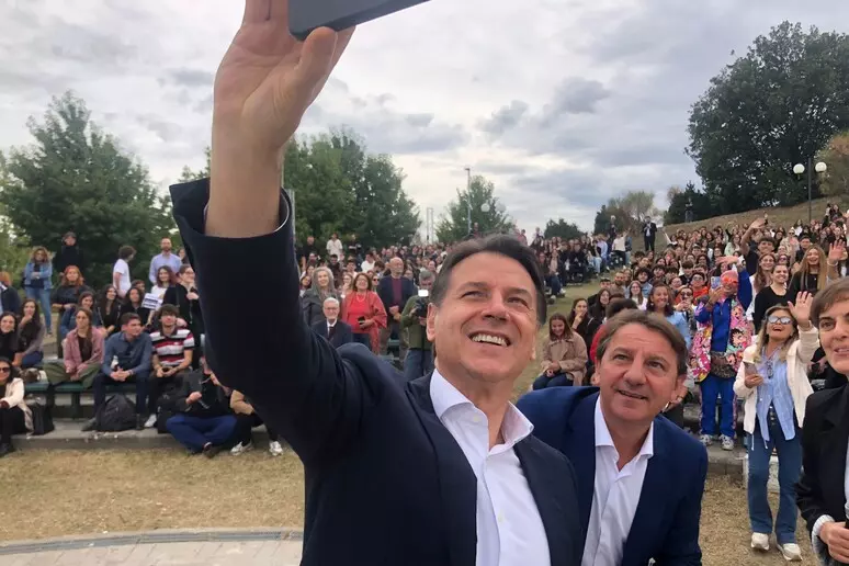 conte invia a flottilla selfie con studenti unical