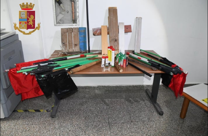 materiale sequestrato polizia