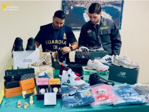 sequestro prodotti contraffatti