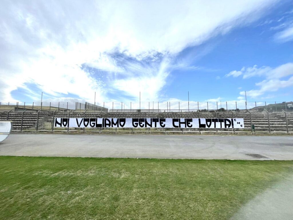 striscione ultrà catanzaro